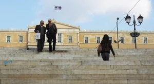 Шефката на гръцкия парламент забави гласуването на споразумението 