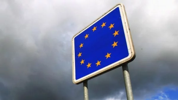 ЕС потвърди, че обмисля да замрази Шенген за 2 години заради бежанците