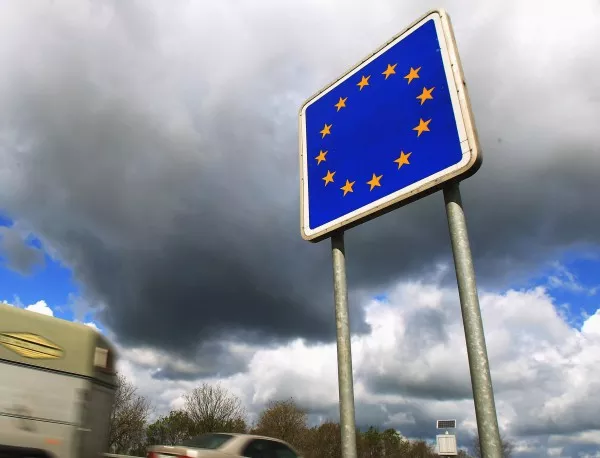 ЕС удължава граничния контрол в Шенгенското пространство за още 3 месеца