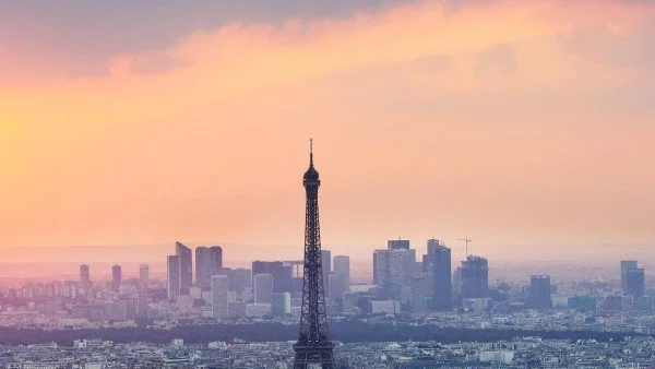 Основана е френската столица Париж