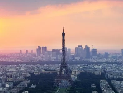 Затвориха Айфеловата кула в Париж