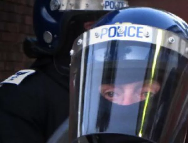 Лондон иска два пъти повече въоръжени полицаи