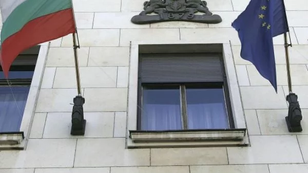В декларацията на НС Кънев видя скромна крачка напред, "Атака" - връщане към нацистка Германия