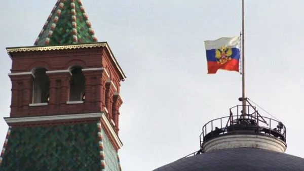 Протестиращи замеряха с яйца и камъни турското посолство в Москва