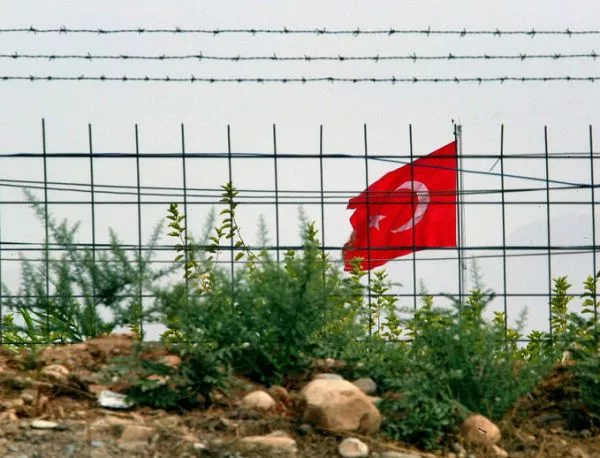 Турция: ЕС да затегне граничния контрол срещу джихадистите 
