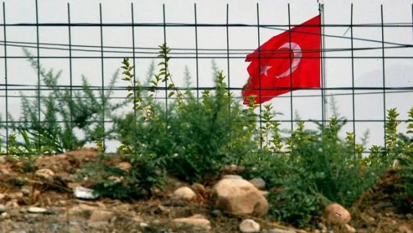 Опасната игра с Турция