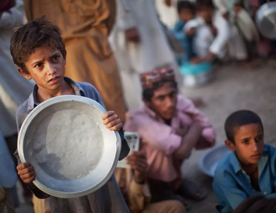 ООН: Коронавирусът влоши ситуацията в света - всеки десети човек гладува