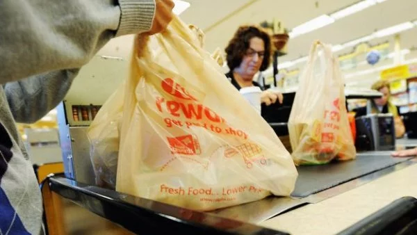 Магазините в Брезник се запасяват превантивно с повече продукти за зимата