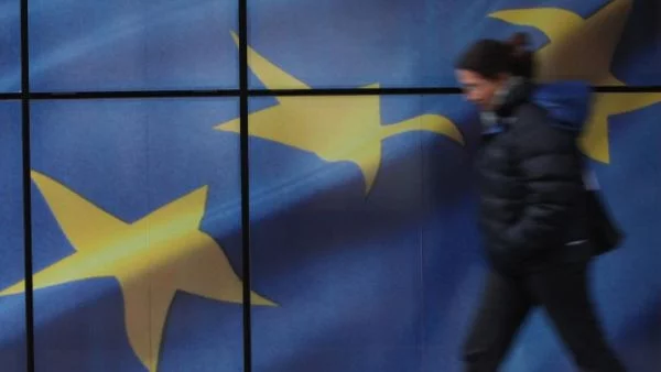 В ЕС дамите печелят с близо 17% по-малко от мъжете