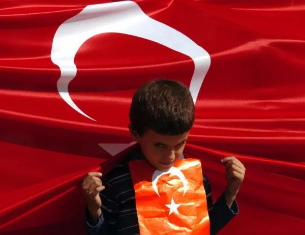 Заместник-лидерът на опозицията в Турция подаде оставка