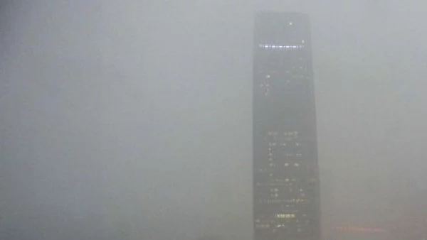 Заради замърсяване на въздуха Мексико сити ограничи движението на коли