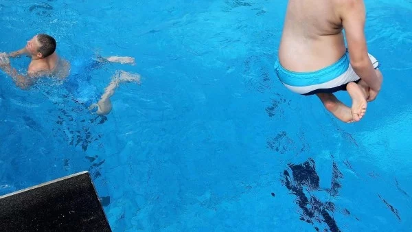 Откриха новия покрит басейн във Варна