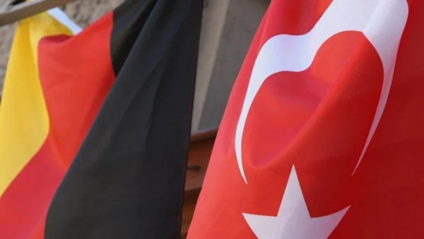 Турците в Германия създават своя партия 