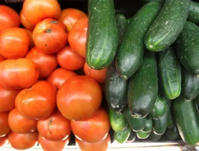Подхранвайте доматите и краставиците по следния начин за ДВОЕН добив