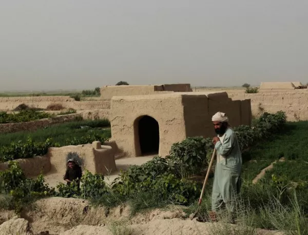 Жертвите на свлачището в Афганистан достигнаха 2100 души 