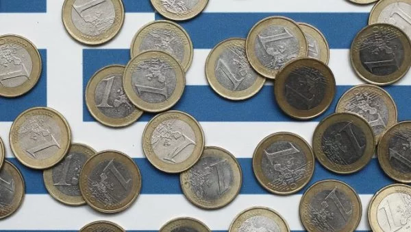 Гърция се изправя пред двойна финансова тесла