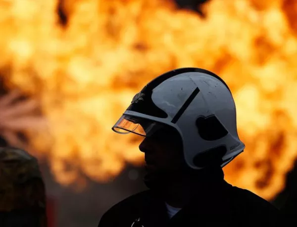 Огромен пожар се разрази в химически завод в Лион
