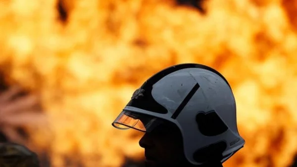 Огромен пожар се разрази в химически завод в Лион