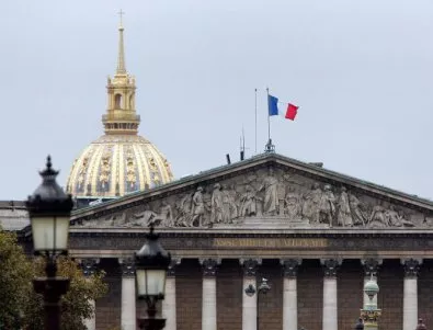 Парламентът на Франция отхвърли вота на недоверие срещу правителството 