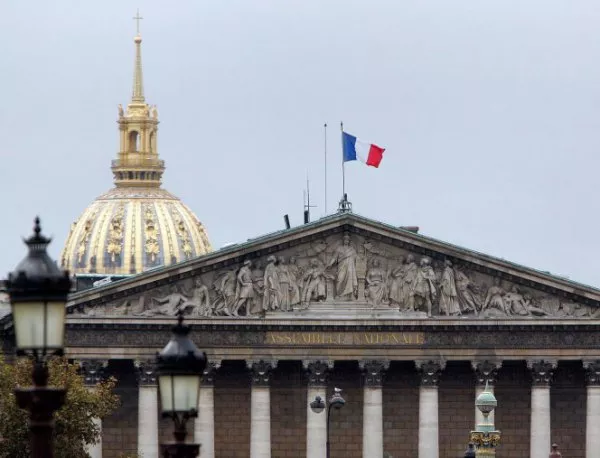 Франция ще въведе трудовите реформи без гласуване в парламента