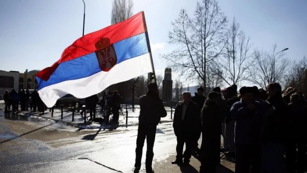 В Белград палиха знамената на ЕС, САЩ и НАТО