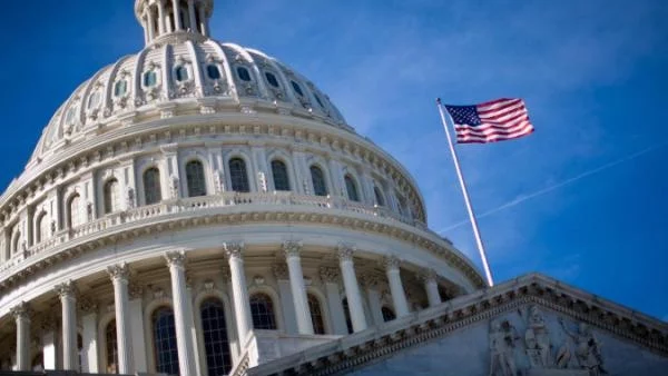 Fitch сваля рейтинга на САЩ?