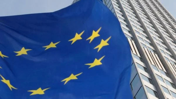 ЕС готов с нови санкции срещу Русия, но няма да ги прилага засега