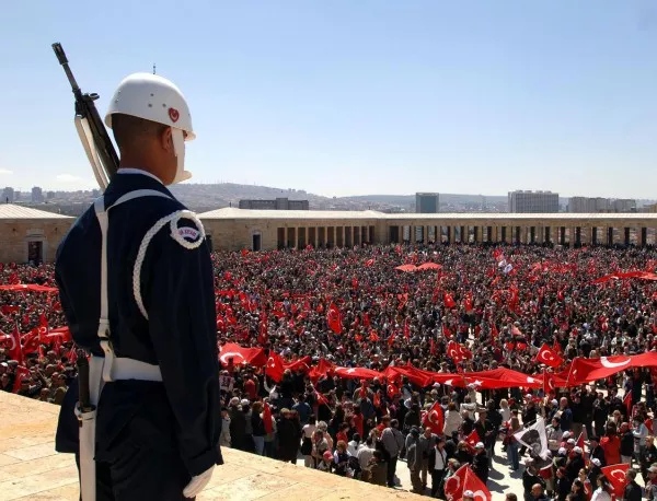 Турция може да помогне за европейска армия, ако стане член на ЕС