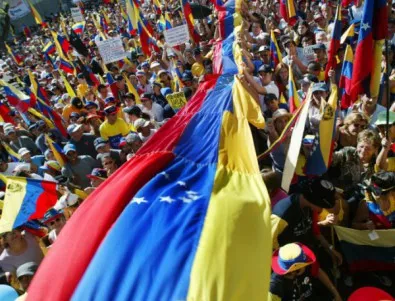 Венецуелците масово се опитват да емигрират в Колумбия 