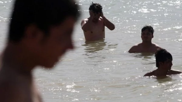 Все повече българи не могат да плуват