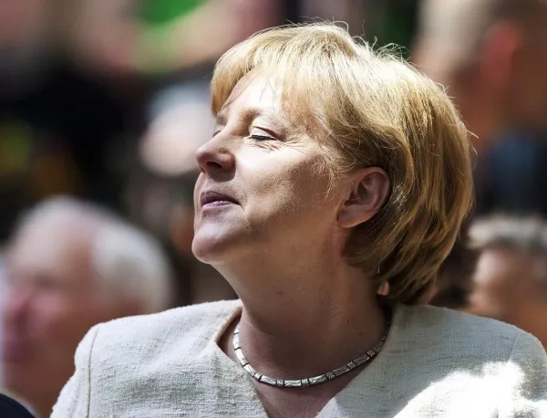 Меркел заплашва Русия с нови икономически санкции 