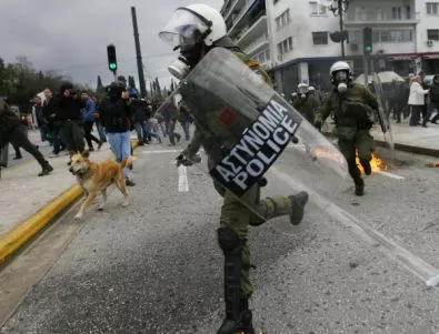 Над 200 души са задържани при безредиците в Атина 