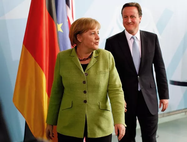 Меркел поиска от Камерън да не се дърпа относно Юнкер