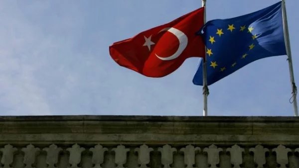 Турция: ЕС да изпълни обещанието си за безвизов режим до края на годината