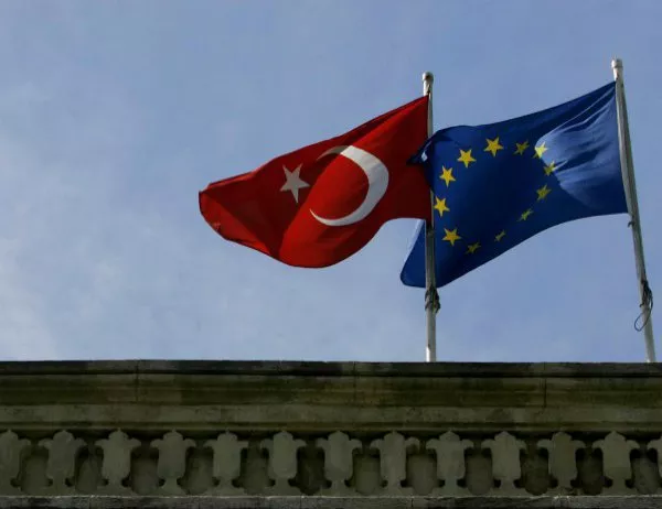 ЕС замразява финансирането на програми за Турция