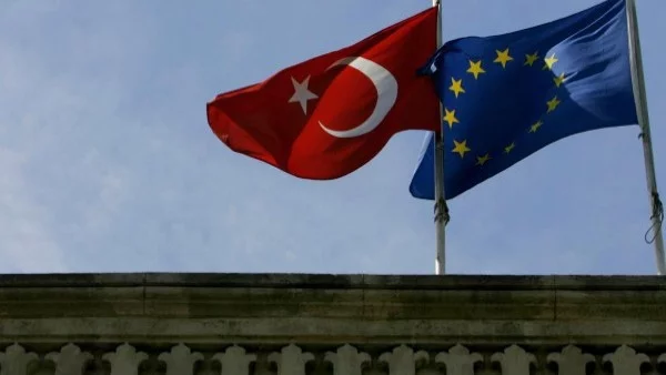 Турция твърди, че е изпълнила задълженията си по миграционната сделка с ЕС