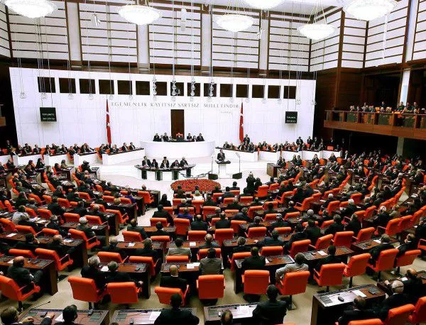 В новия турски парламент влизат рекорден брой жени