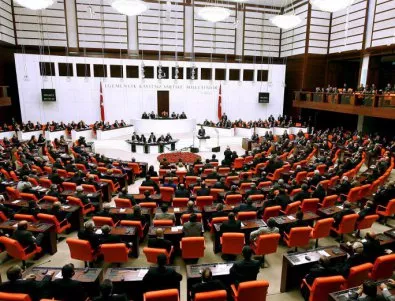 Парламентът на Турция одобри въвеждането на 3-месечно извънредно положение