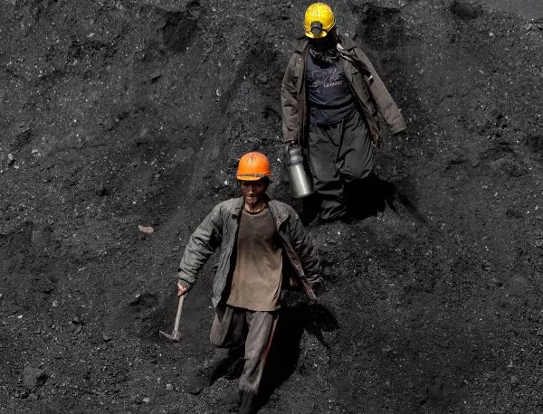 Двама от протестиращите миньори в "Черно море" с високо кръвно