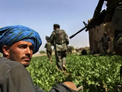 В Афганистан избухват боеве, правителството се среща с талибаните 