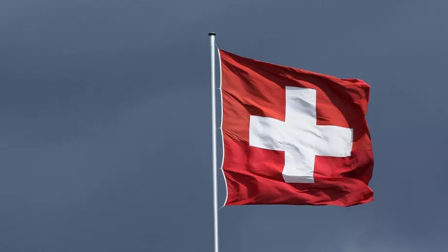 Жена нападна и рани с нож две жени в магазин в Швейцария 