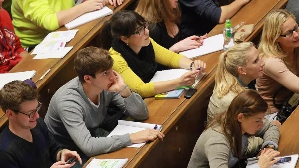 Студенти пишат 6 вместо "ш" и  4 вместо "ч"