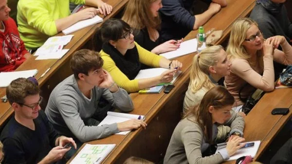 Британските студенти на протест - искат безплатно образование