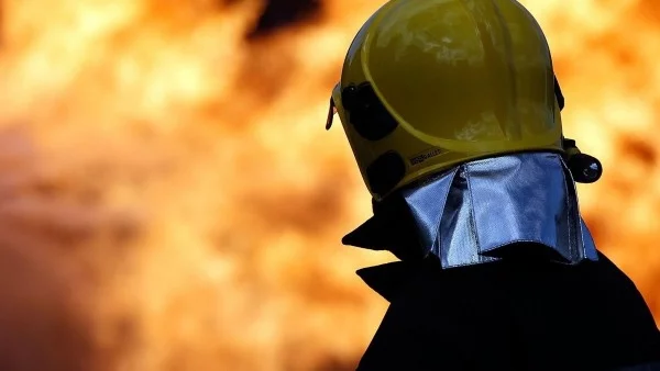 Пожар бушува в сграда на министерството на отбраната в Москва 