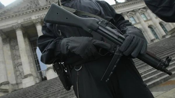 В Германия бяха открити списъци с 5000 потенциални мишени, сред които и над 100 политици