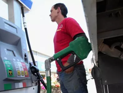 Акцизите виновни да няма поевтиняване на бензина у нас като в САЩ