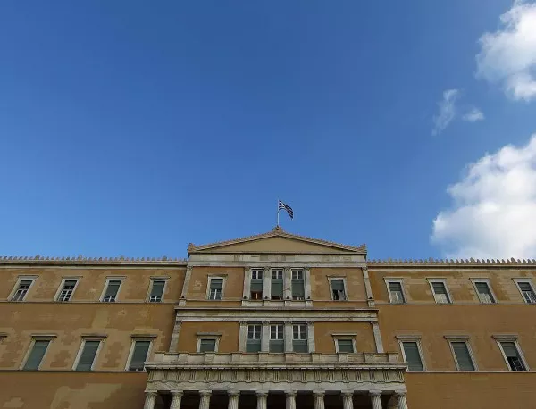 Нова спасителна помощ за Гърция няма да се обсъжда преди август 