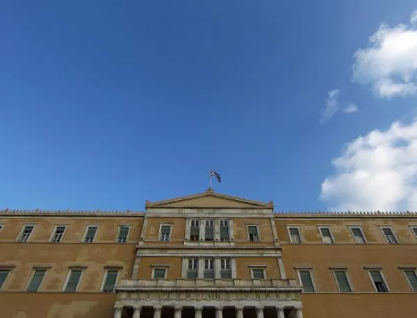До сряда Гърция трябва да гласува законодателни промени 