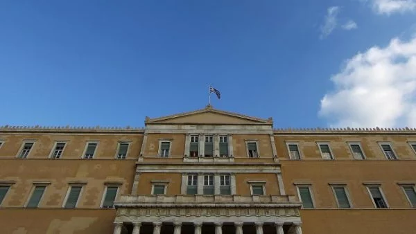 До сряда Гърция трябва да гласува законодателни промени 