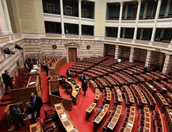 Зам.-председателят на гръцкия парламент Димитрис Каменос подаде оставка